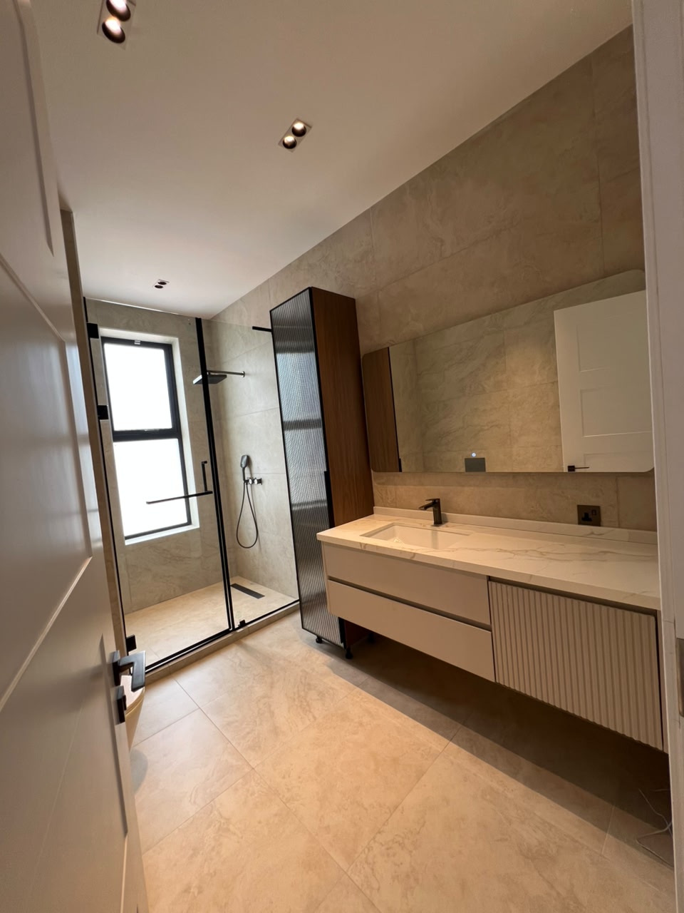 En-suite bathroom with double vanity